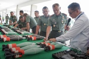 Dukung Sarana Belajar Taruna, Direktur Produksi PT Pindad Serahkan Alat Instruksi Senjata & Munisi Kepada Gubernur Akmil Magelang