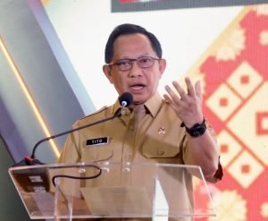 Mendagri Tito Ditunjuk Presiden jadi Menlu Ad Interim