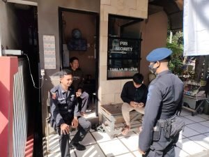 Ciptakan Rasa Aman Brimob Polda Jabar Patroli Harkamtibmas