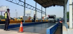 210 Kendaraan Besar Terjaring Operasi Over Dimension Over Load (ODOL) Di Ruas Tol Jakarta Tangerang