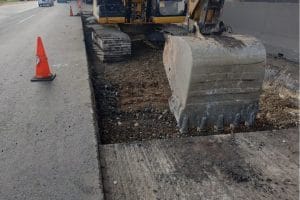 Upayakan Peningkatan Keamanan dan Kenyamanan Pengguna Jalan, PT JTT Lakukan Pemeliharaan Rutin Ruas Jalan Tol Jakarta-Cikampek