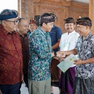 Serahkan Sertipikat untuk Rumah Ibadah di Bali, Wamen ATR/Waka BPN Berharap Warga Nyaman Beribadah