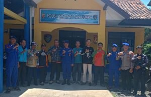 Forum Relawan PB Garsel   Ngopi Bareng Polairud Polres Garut di Santolo