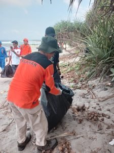 Bersih-bersih Pantai Pemantik Awal Kurangi Risiko Bencana