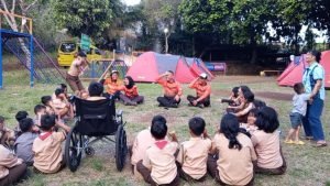 Simulasi Gempa Bumi Tim Rescue 724/FR Cimahi di TK dan SD Shara