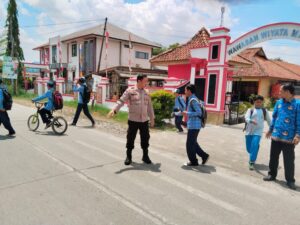 Antisipasi Tawuran Pelajar, Polsek Sliyeg Indramayu Gelar Patroli Rutin Jam Pulang Sekolah