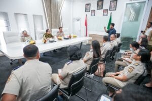 Kunjungi Kantah Kota Denpasar, Wamen ATR/Waka BPN Ingatkan Implementasi Layanan Elektronik dan Tujuh Layanan Prioritas