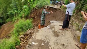 Longsor-Banjir Menerjang Bandung Barat