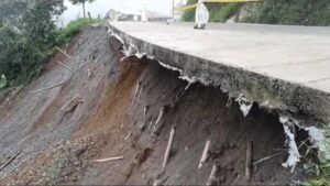 Longsor di Jalan Banjarwangi Garut, Kendaraan Berat Dilarang Melintas