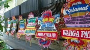 Tangkap 8 Debt Collector, Mapolda Jateng Panen Karangan Bunga