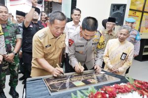 Kapolda Jabar Resmikan Gedung SPKT dan Gedung ELTE di Polres Karawang