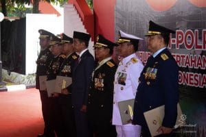 Presiden Saksikan Penyerahan 52 Unit Ranpur Pindad di Rapim TNI Polri 2024