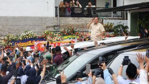 Prabowo dan Dudung Makan Siang Bareng di Warung Bakso Cimahi