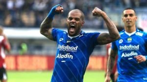 Menang Tipis 2-1        Persib Bandung Pulangkan Persija Jakarta