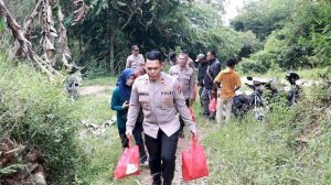Polisi Datangi Tempat Terisolir di Ciparay Demi Warganya yang Tak Mau Periksa Kesehatan karena Puskesmas Jauh