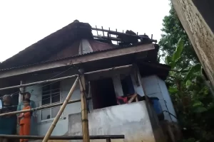 Bencana Angin Kencang Sapu 18 Rumah di Campakamekar Bandung Barat