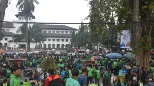 Demo Ojol di Bandung Tuntut Kesejahteraan dan Tolak Tarif Murah!