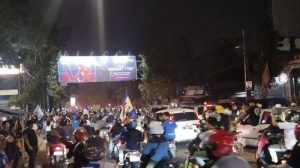 Oknum Bobotoh Nodai Pesta Juara Persib Bandung! Merusak Mobil Plat B, Kaca Pecah Dua Anak Kecil Ketakutan 