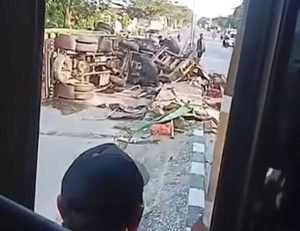 2 Truk Tabrakan di Indramayu: 1 Tewas, 6 Luka-luka