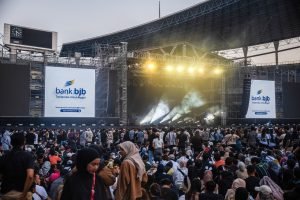 Sheila On 7 Lampiaskan Kerinduan Penggemar di Konser Tunggu Aku di Samarinda