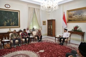 Wapres Berbagi Pengalaman Pribadinya di Dunia Politik dengan Tim Penulis Buku “Sang Pemersatu”