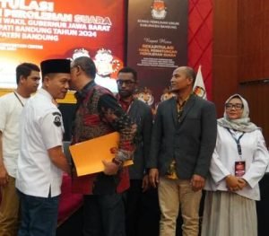 Pleno Rekapitulasi KPU Kabupaten Bandung: Dadang-Ali 1.046.344 Suara, Sahrul-Gungun 827.240 Suara