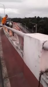 Diduga Upaya Bunuh Diri Viral di Media Sosial, Seorang Pria Nekat Lompat dari Flyover Citraland