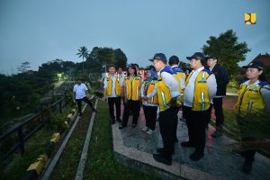 Wamen PU Tinjau Lokasi Banjir di Cisarua Bogor