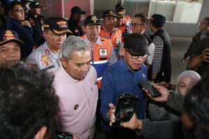 Pastikan Mudik Aman, Wamendagri Bima Arya Cek Kelayakan Bus di Terminal Leuwipanjang