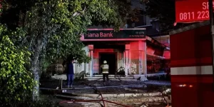 Aksi Demo Ricuh di Bandung Merembet Perusakan Hana Bank