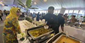 Menu Rendang, Teppanyaki hingga Es Kopi buat Warga di Open House Istana