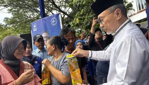 Menko Zulhas Bagikan MinyaKita Gratis ke 1.500 Warga di Bandung