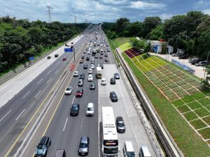 Volume Kendaraan di Jalan Layang MBZ Menuju Cikampek Meningkat pada H2 Idulfitri 1446 H