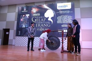 Menteri Rini Resmikan Pameran Foto Kartini Masa Kini