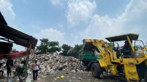 Ditutup Sementara, Tumpukan Sampah di TPS Ciwastra Bandung Bakal Segera Dikosongkan