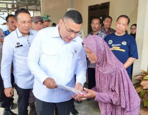 Door to Door, Wamen Ossy Bagikan Sertipikat Elektronik di Semarang