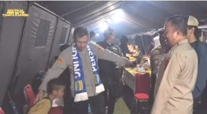 Di Tengah Ribuan Bobotoh, Kapolrestabes Bandung Sigap Temukan Anak dan Keponakan Terpisah dengan Orang Tuanya di GBLA