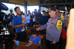 Kapolri Sebut Pemukul Jurnalis di Semarang Bukan Ajudannya, tapi Tim Pengamanan