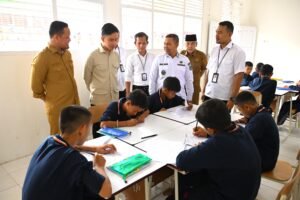 Tinjau Sekolah Rakyat Abiseka Pekanbaru, Wapres Pastikan Fasilitas dan Proses Belajar Berjalan Baik