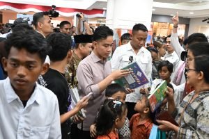 Wapres Gibran Ajak Anak Yatim Belanja Perlengkapan Sekolah