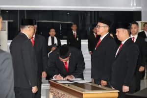 Lantik Pejabat Struktural, Wamen Ossy Ajak Jajaran Mengabdi kepada Negara dengan Penuh Dedikasi