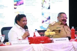 Wamendagri Kawal Ketat Pembangunan 2.200 Rumah di Papua Pegunungan