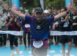 Kapolda Jabar Irjen Pol Rudi Setiawan Tuntaskan Bandung Ultra 100 : Jenderal Polisi Penakluk Gunung Komando