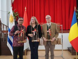 Melodi Angklung Indonesia untuk Sekolah Tunanetra di Rumania