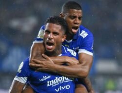 Persib Hantam Borneo 3–1! GBLA Bergemuruh Saat Maung Bandung Lakukan Comeback Spektakuler