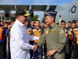 Menko Polkam Apresiasi Kinerja Kru Pesawat Pengiriman Logistik Bencana