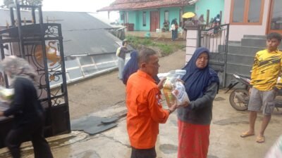 Relawan AABI Salurkan Bantuan Korban Longsor Pasir Kuning
