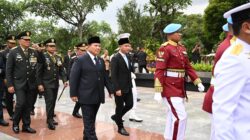 Wapres Gibran Dampingi Presiden Prabowo Pimpin Upacara Pemakaman Wapres RI ke-6 Try Sutrisno di TMP Kalibata