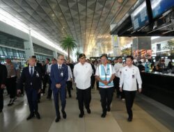 Pastikan Kesiapan Layanan Mudik Lebaran, Menko Polkam Tinjau Pelabuhan dan Bandara