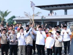 Perdana, Jamaah Haji Bogor Dilepas dari Masjid Nurul Wathon